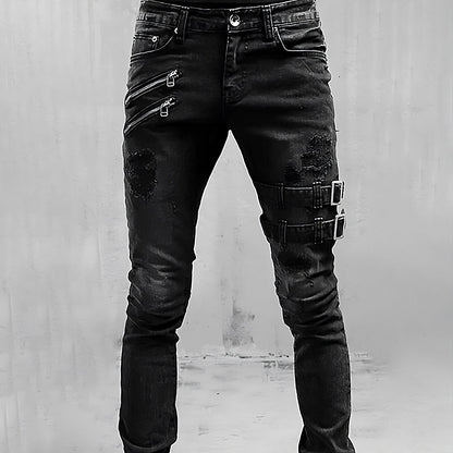 Schwarze Jeans mit Reißverschlüssen und Schnallen, modisch, urbaner Stil, Herrenmode.