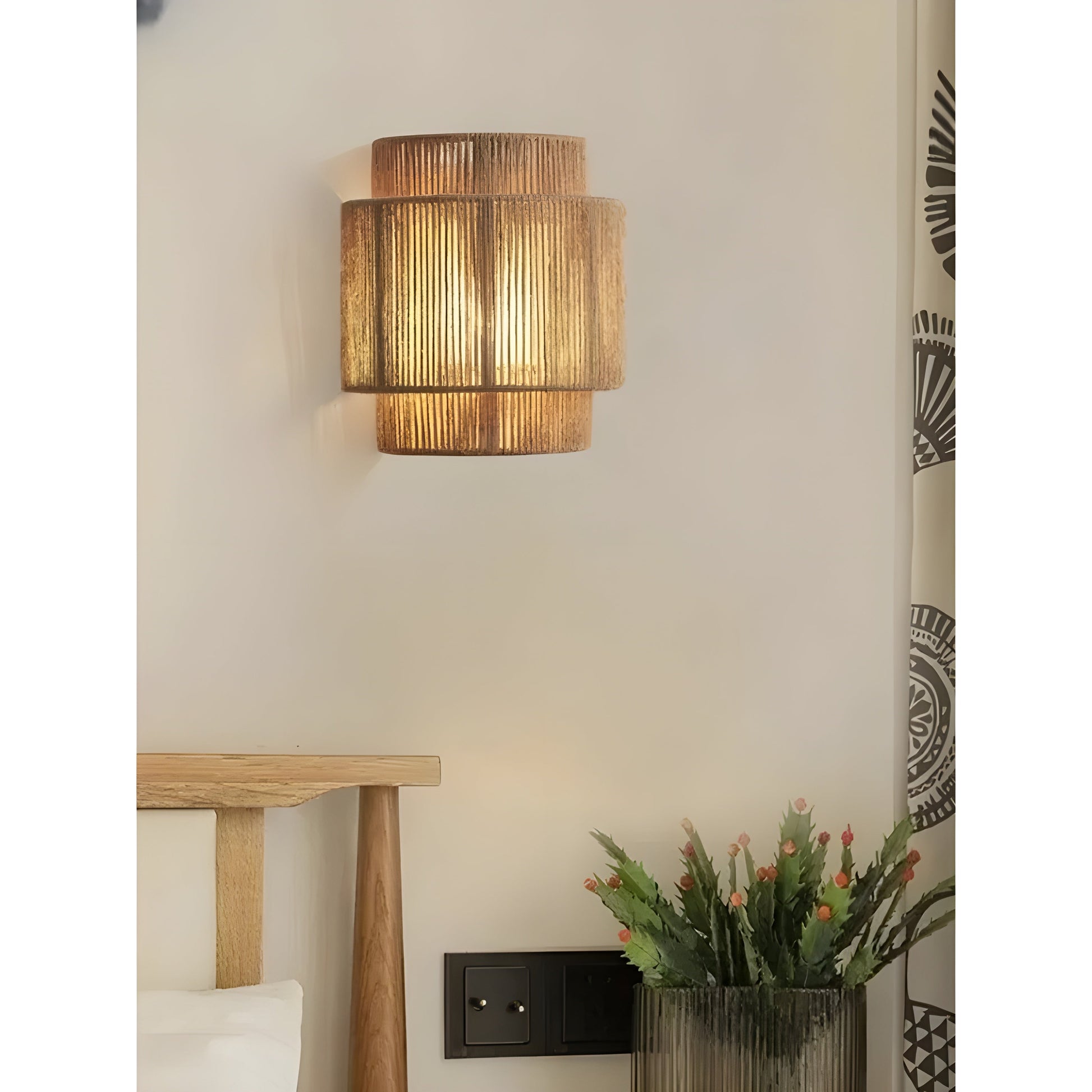 Wandlampe aus Holz, warmes Licht, modernes Design, Schlafzimmerbeleuchtung, skandinavischer Stil.