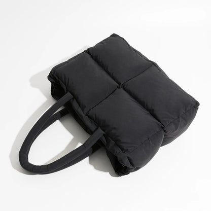 Schwarze gesteppte Tragetasche, quadratisches Design, modisch, vielseitig, Damenaccessoire.