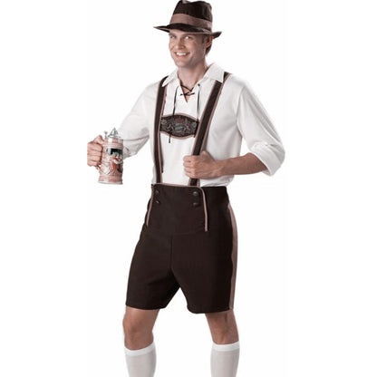 Mann in traditioneller bayerischer Tracht mit Bierkrug, Lederhose, Hut, Oktoberfest-Kostüm.