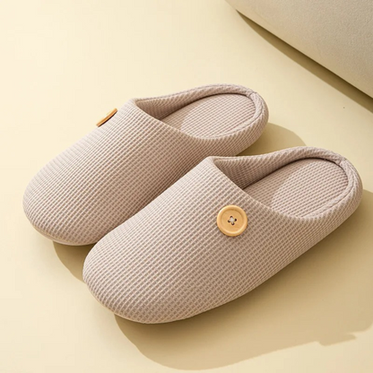 Khaki Memory Foam Hausschuhe, rutschfest, bequem, mit Knopf, für Damen und Herren.