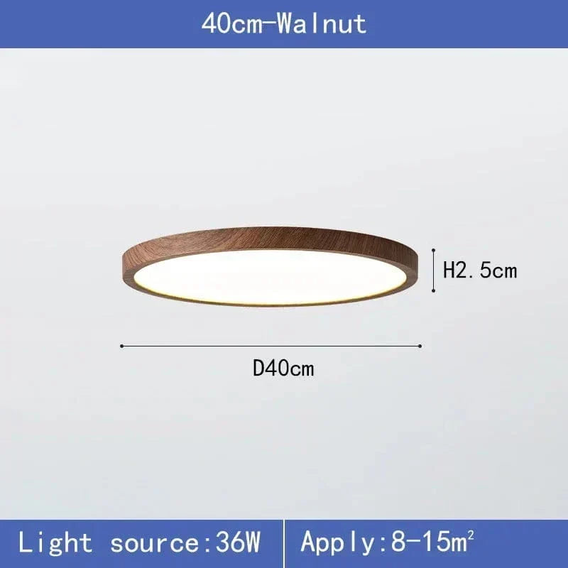 Lampa i mörk valnötston med angivna mått för 40 cm diameter och 2,5 cm höjd samt effekt och rumsyta. 10
