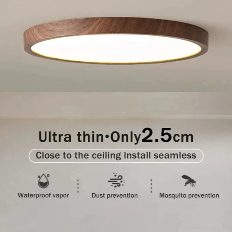Närbild av tänd lampa med mörk träkant i taket, med symboler för fukt-, damm- och myggskydd. 15