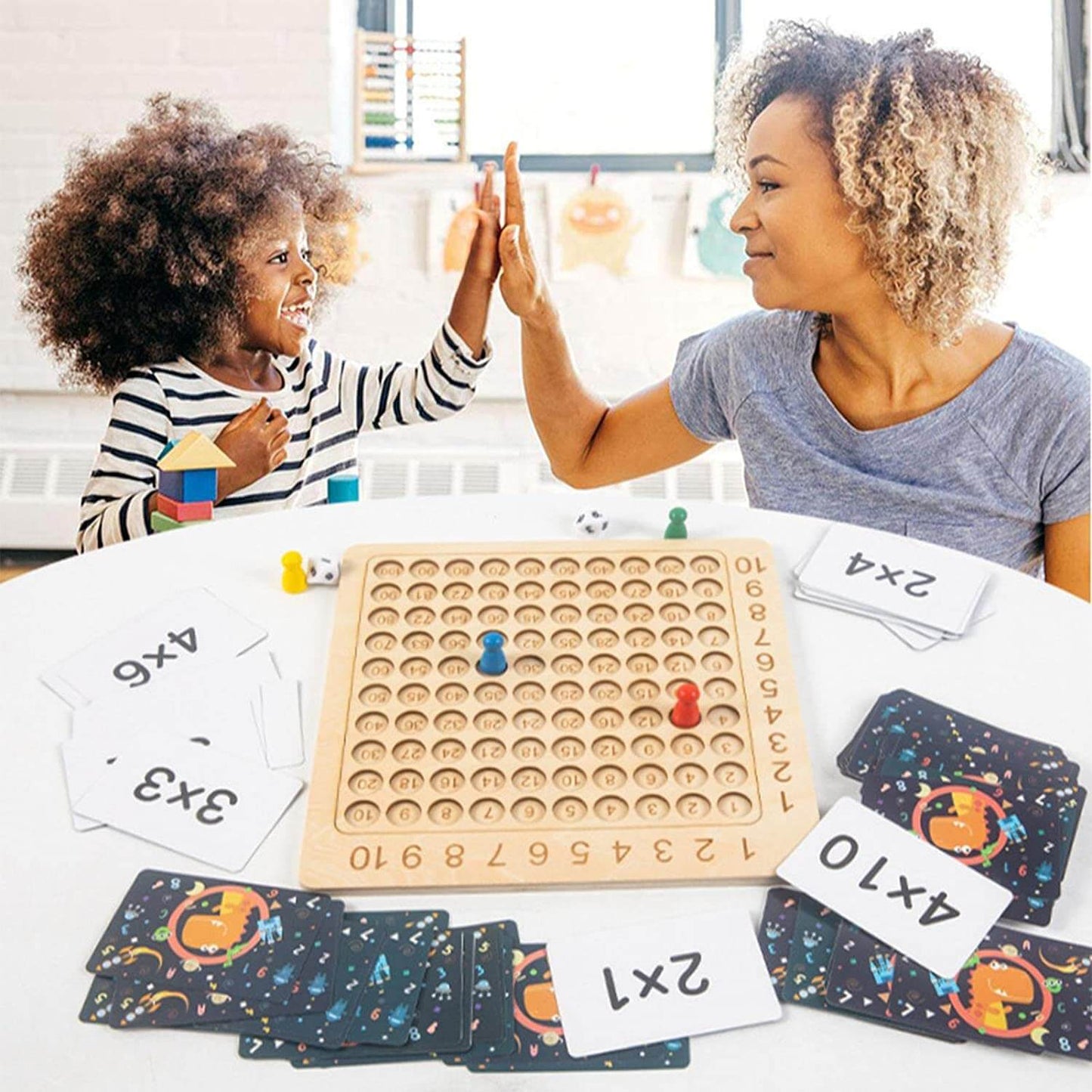 Lärande spel träbräda för multiplikation 1–10 med kort och tärningar