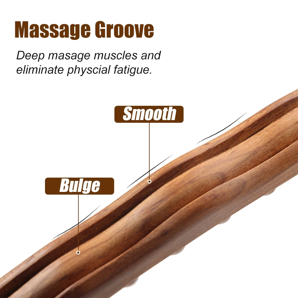 Holz-Massagegerät mit Rillen zur Muskelentspannung, glatte Oberfläche, ergonomisches Design.