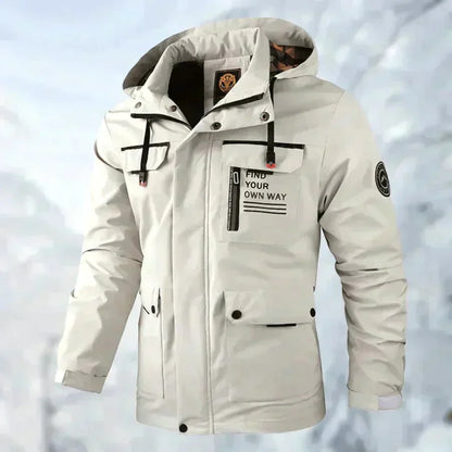 Wasserdichte weiße Jacke aus Titan, Kapuze, Reißverschlusstaschen, Outdoor-Bekleidung.