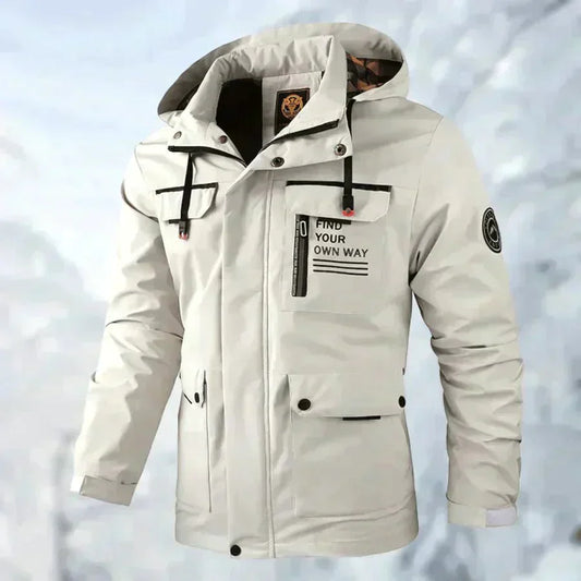 Wasserdichte weiße Jacke aus Titan, Kapuze, Reißverschlusstaschen, Outdoor-Bekleidung.