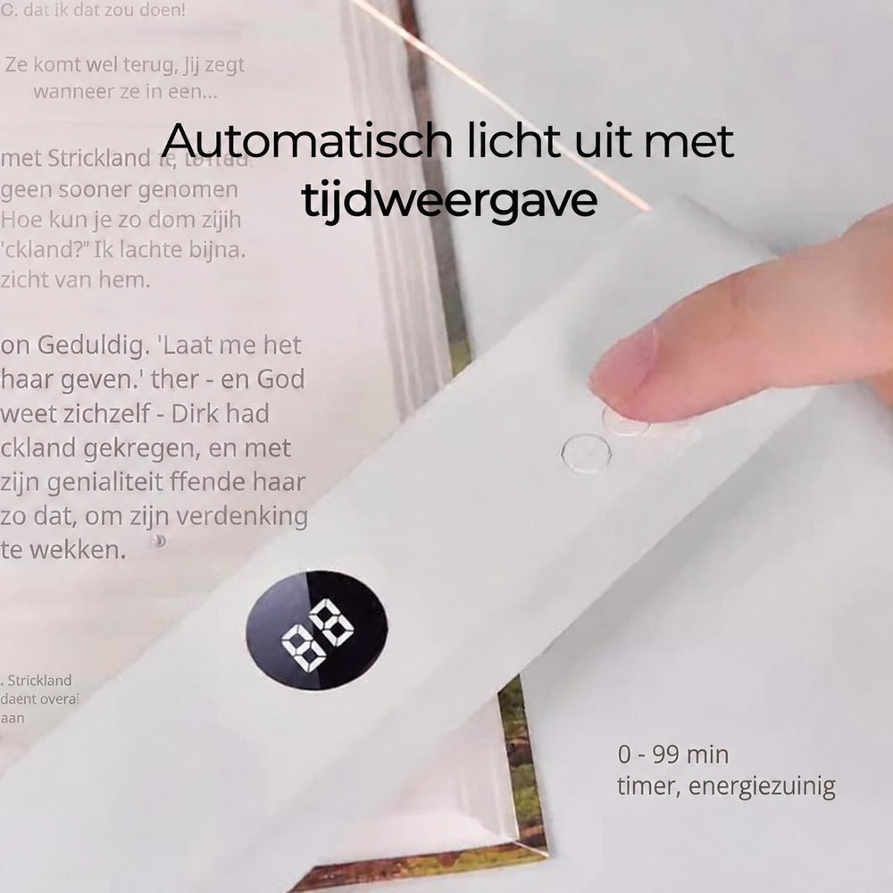Ett finger trycker på knapparna vid displayen på lampan som ligger på en uppslagen bok 9