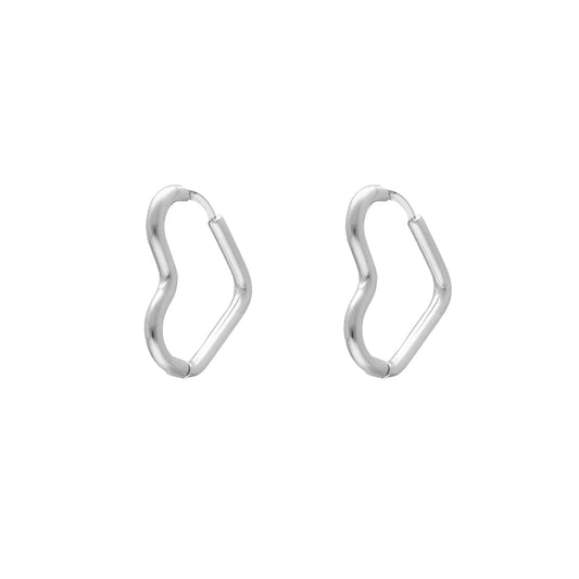 Silberne Herz-Ohrringe, minimalistisch, modern, Schmuck für Damen, modisches Accessoire.