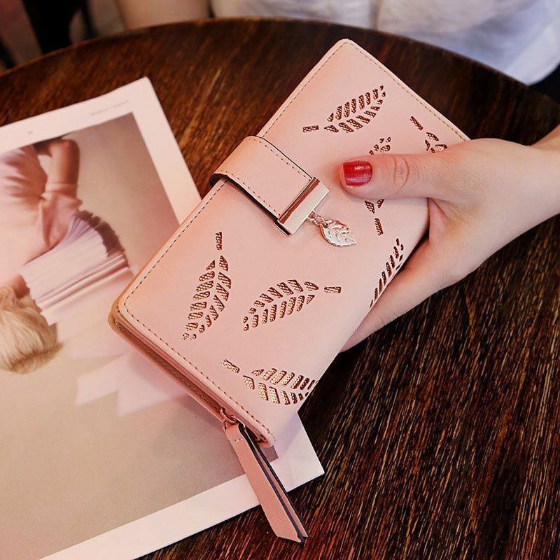 Damenhandtasche rosa Leder, modisches Design, Blattmuster, elegantes Accessoire.