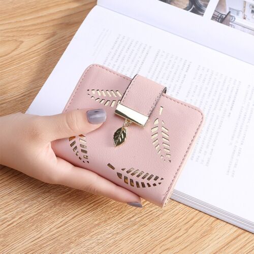 Damen Geldbörse rosa Leder mit Blattmuster, kompakt, modisch, ideal für Alltag und Reisen.