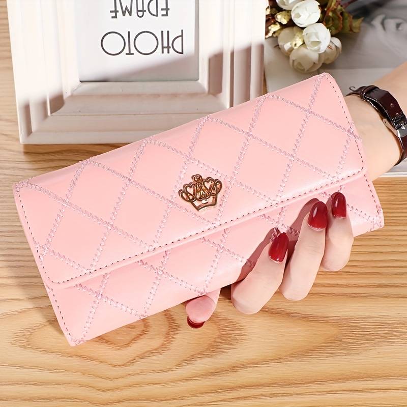 Damen Geldbörse rosa Leder, Rautenmuster, Kronen-Emblem, elegant, modisch, Handtaschen-Accessoire.