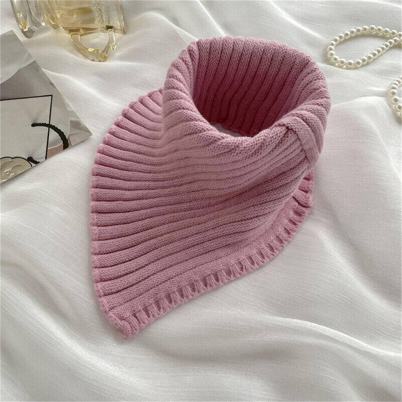 Rosa Strickschal aus Wolle, modisches Accessoire, warm, weich, Damenmode, Herbst/Winter.