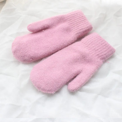 Rosa Fäustlinge aus Wolle, warm und weich, ideal für Winter, Damenmode, Accessoires.