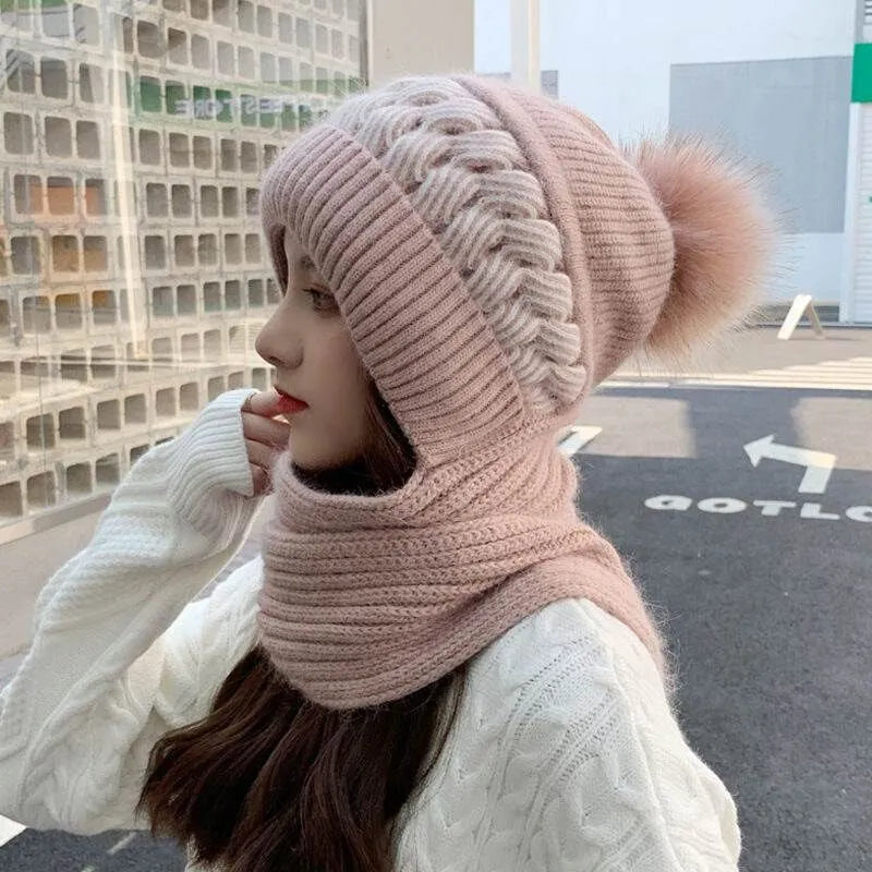 Frau mit rosa Strickmütze und Schal, Wintermode, warm, stilvoll, Straßenhintergrund.