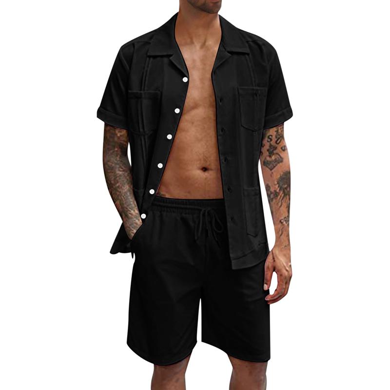 Mann in schwarzem Kurzarmhemd und Shorts, lässige Sommermode, Herrenbekleidung.