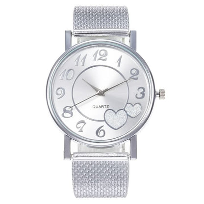 Silberne Damenarmbanduhr mit Herzdesign, Quarzwerk, Metallarmband, modisch, elegant.