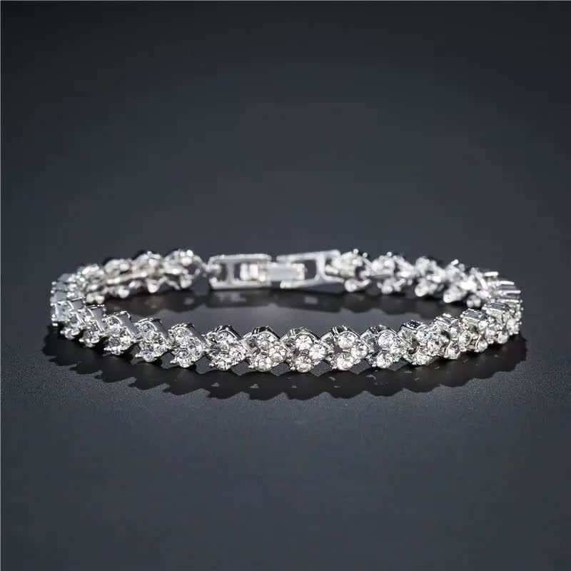 Silbernes Tennisarmband mit Diamanten, elegantes Schmuckstück, luxuriöses Accessoire, Geschenkidee.