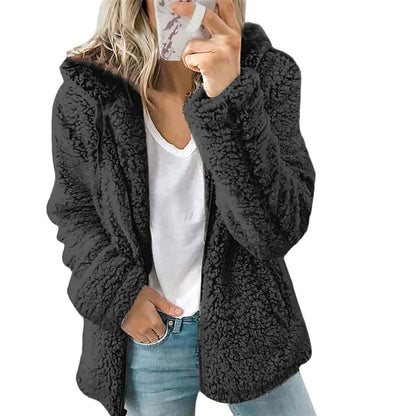 Damen Teddyjacke schwarz, flauschig, Kapuze, Wintermode, warm, lässig, modisch, bequem.
