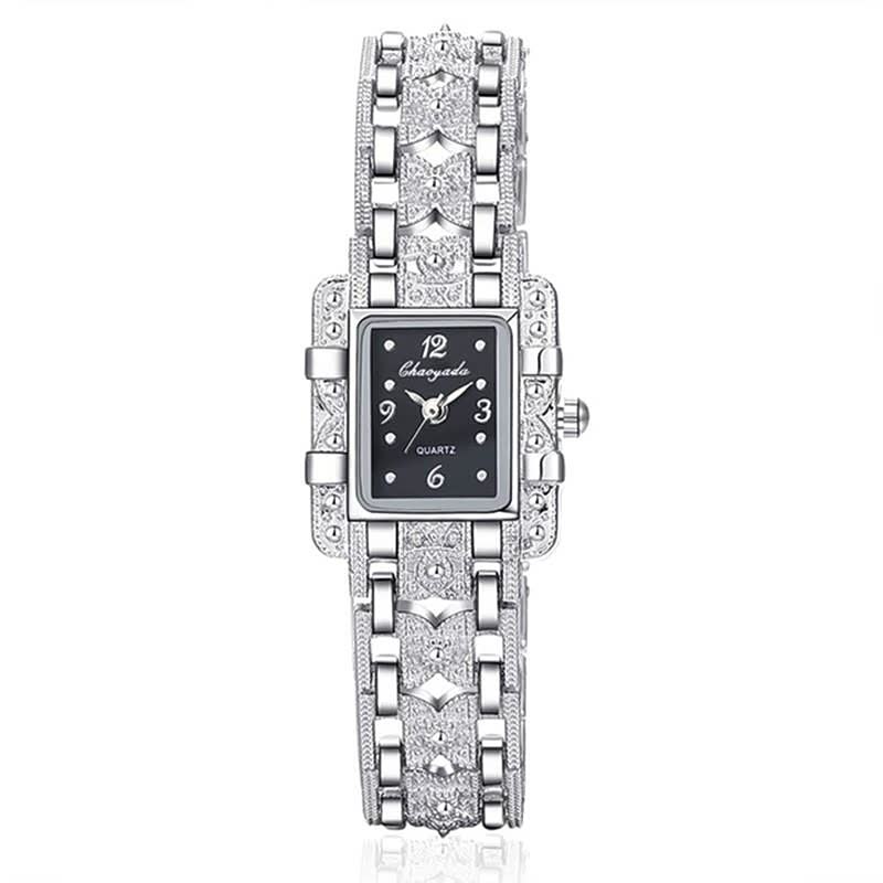 Silberne Damenarmbanduhr mit rechteckigem Zifferblatt, Strasssteinen, elegantes Design.
