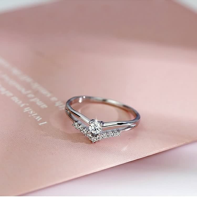 Silberner Verlobungsring mit Diamant, elegantes Design, Schmuck für Damen, Geschenkidee.