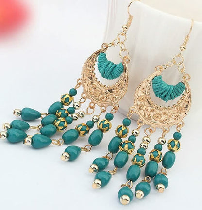 Goldene Ohrringe mit türkisfarbenen Perlen, Boho-Stil, handgefertigt, modisch, Damen-Schmuck.