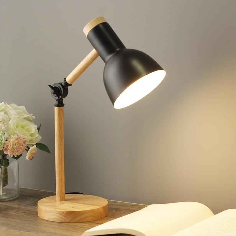 Schwarze Tischlampe aus Holz, modernes Design, ideal für Büro oder Schlafzimmerbeleuchtung.