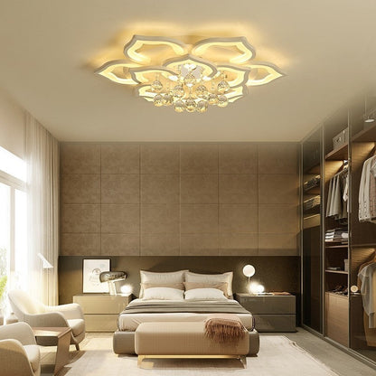 Moderne LED-Deckenleuchte im Schlafzimmer, blütenförmig, warmweißes Licht, elegantes Design.