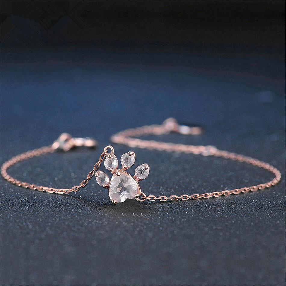 Rosenvergoldetes Armband mit Pfotenanhänger, Kristallsteine, eleganter Schmuck für Damen.