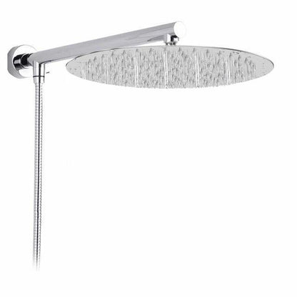 Ultradünner Wandmontierter Regenduschkopf aus Chrom mit Duscharm und Schlauch.