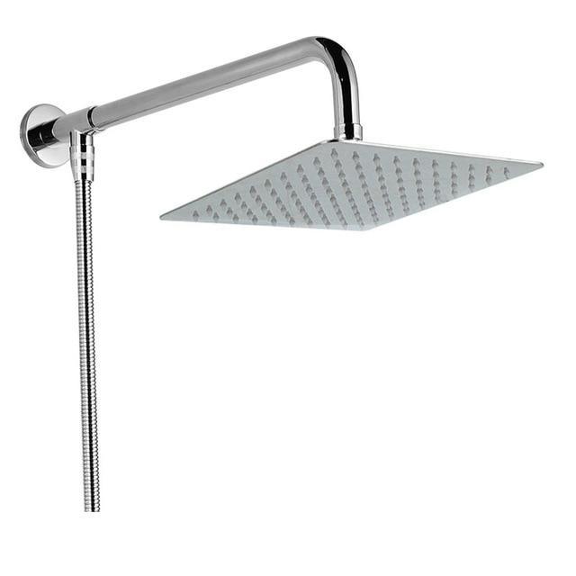 Ultradünner, wandmontierter Regenduschkopf aus Edelstahl mit Arm und Schlauch, modern.