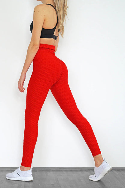 Frau in roten Leggings, Sport-BH, weiße Sneaker, Fitnessmode, nahtlose Textur, Rückansicht.