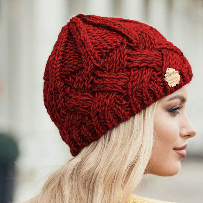 Rote Strickmütze aus Wolle, Damenmode, Winteraccessoire, handgefertigt, stilvoll, warm.