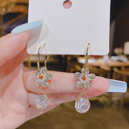 Lyxiga örhängen med blommönster – LunaBloom