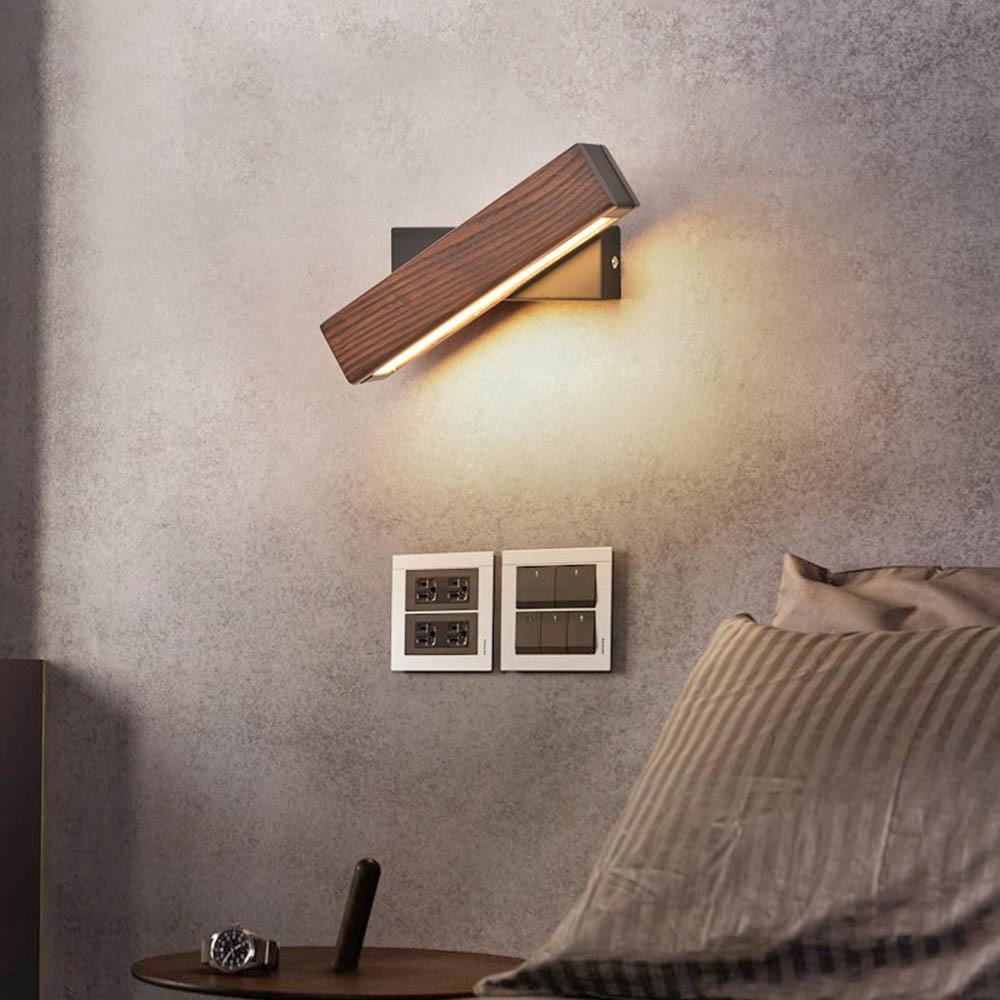 Drehbare LED-Wandleuchte aus Holz, modern, energiesparend, für Wohnzimmerbeleuchtung.