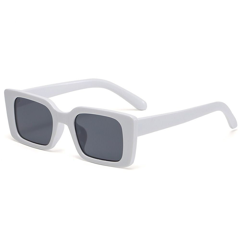 Weiße rechteckige Sonnenbrille, UV-Schutz, modisches Accessoire, Unisex-Design.