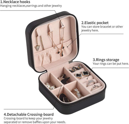 Schwarzes Schmuckkästchen mit Fächern, Haken und elastischer Tasche für Ringe und Halsketten.