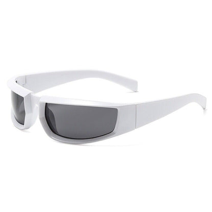 Weiße Sonnenbrille mit schwarzen Gläsern, modisches Accessoire, UV-Schutz, Unisex-Design.