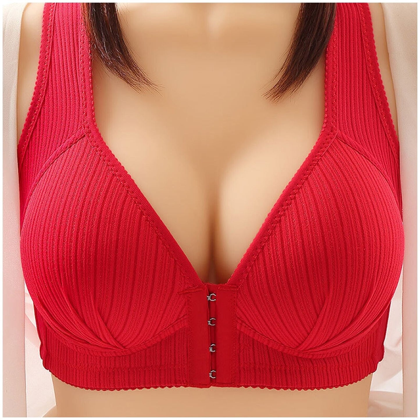 Roter Damen-BH mit V-Ausschnitt, geripptes Design, vordere Hakenverschlüsse, bequeme Passform.
