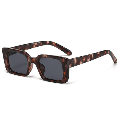 Rechteckige Sonnenbrille, braun getigert, UV-Schutz, modisch, Unisex-Design.