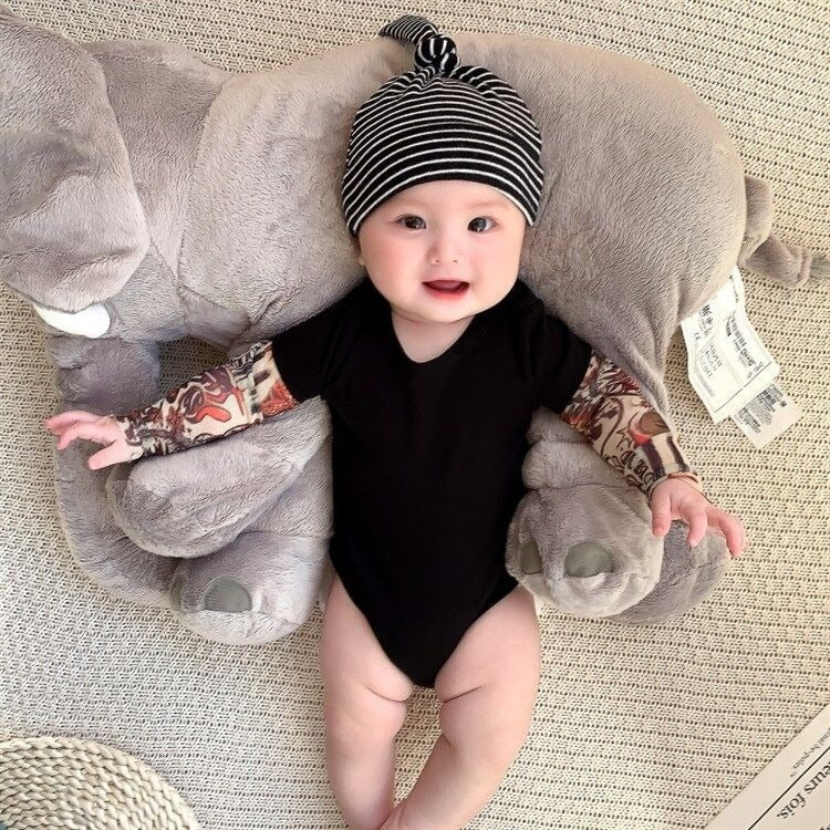 Långärmad babybody med tatueringsärmar i tryckdesign – Rockbaby