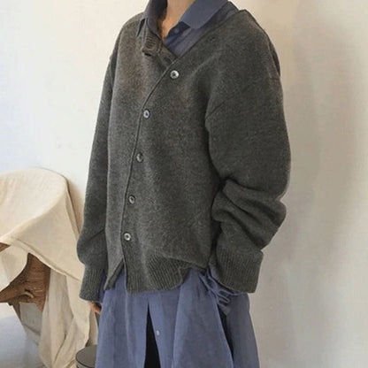 Damen-Kaschmir-Cardigan in Grau, V-Ausschnitt, Knopfleiste, bequem, modisch, Herbstmode.
