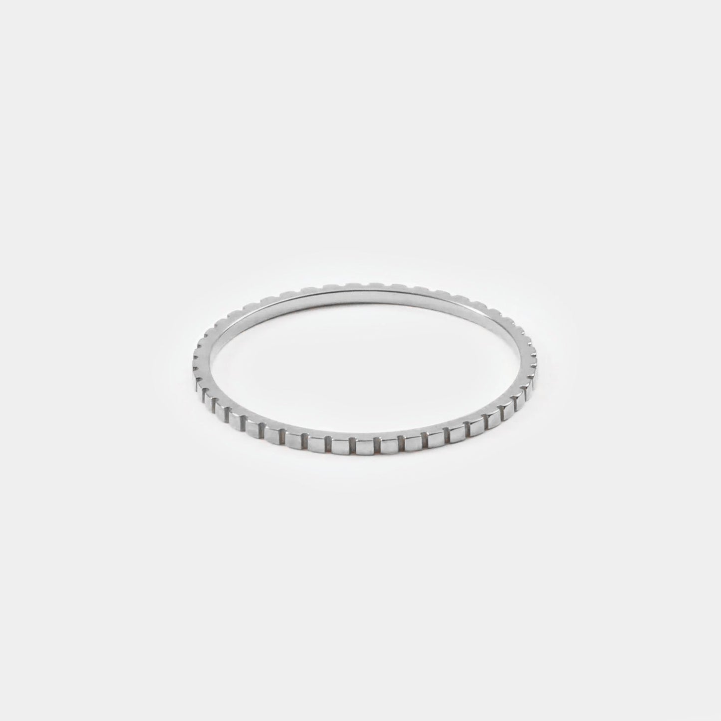 Dünner Silberring, geriffelt, minimalistisches Design, Schmuck für Damen, modisch.
