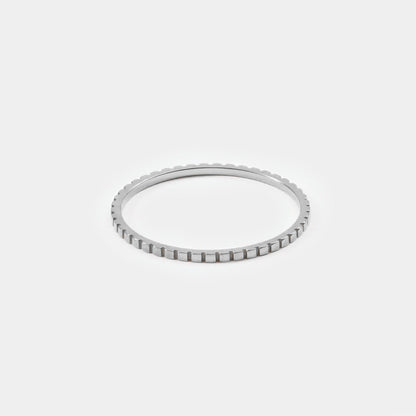 Dünner Silberring, geriffelt, minimalistisches Design, Schmuck für Damen, modisch.