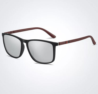 Schwarze Sonnenbrille mit silbernen Gläsern und braunen Bügeln, modisches Accessoire.