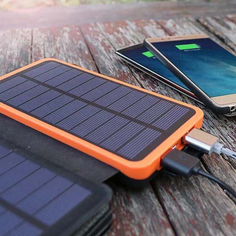 Solenergi-Powerbank med 4 paneler och 3 USB-utgångar – SunCore