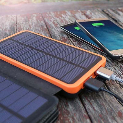 Solenergi-Powerbank med 4 paneler och 3 USB-utgångar – SunCore