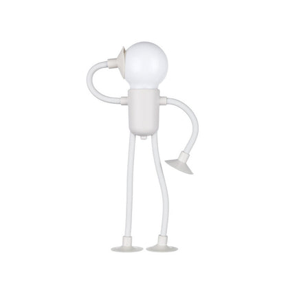 Vit lampfigur med glödlampshuvud och böjbara armar och ben med sugproppar, ena armen vilar mot huvudet, mot vit bakgrund. 2