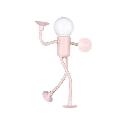Rosa lampfigur med runt vitt ljushuvud, ena armen lyft och benen i gångställning, på vit bakgrund. 3