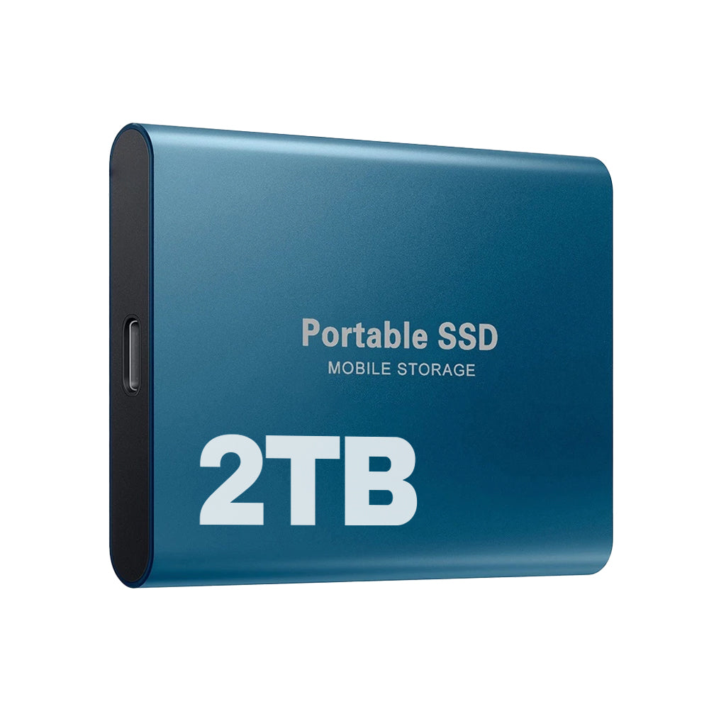 Blå extern SSD sedd snett framifrån med USB-C-porten i sidan och storleken 2 TB angiven på framsidan. 7
